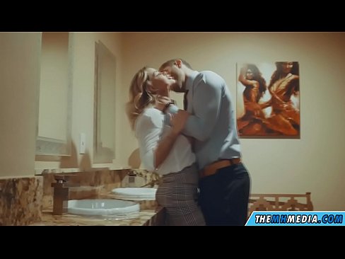 ❤️ Når en barmfagre blondine forfører dig på et offentligt toilet ❤️❌ Super sex at da.villagesexvideos.ru ❌️❤